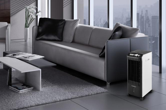 Chic designt und flexibel positionierbar. Der Luftkühler MCH-1 von Klarstein passt gut in jede Wohnung und ins Büro.