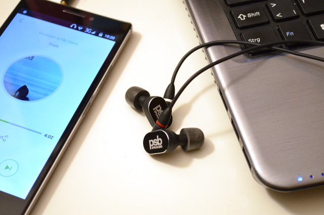 Physisch klein und leicht, klanglich riesige Schwerwichte: die In-Ear-Kopfhörer PSB M4U 4.