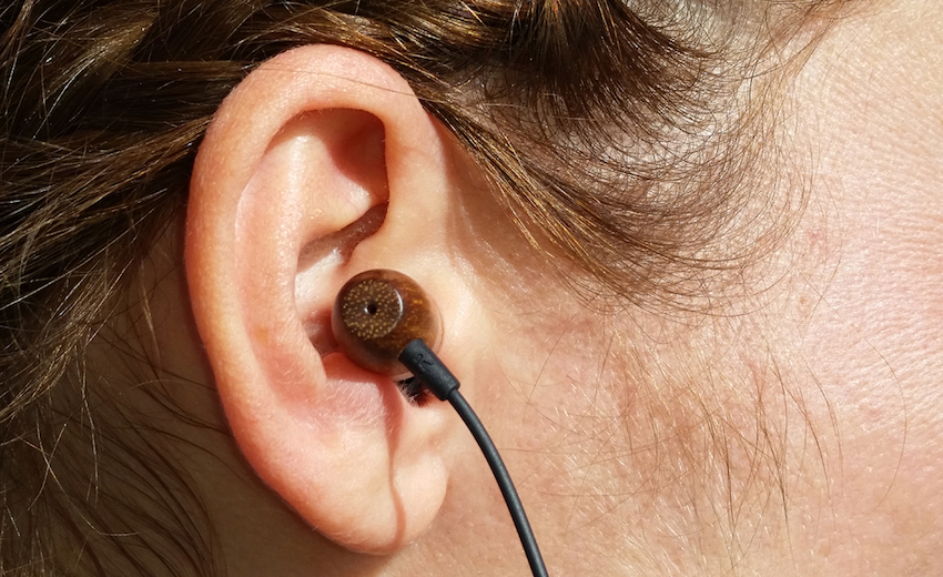 Passt, wackelt nicht und lässt kaum störende Außengeräusche durch: Die Inateck BH1105M In-Ears sitzen auch bei sportlicher Belastung rutschfest im Ohr.