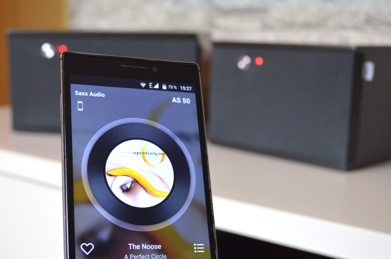 Via Multiroom und Smartphone-App lassen sich alle airSound-Lautsprecher im Haus gleichzeitig mit Musik versorgen.