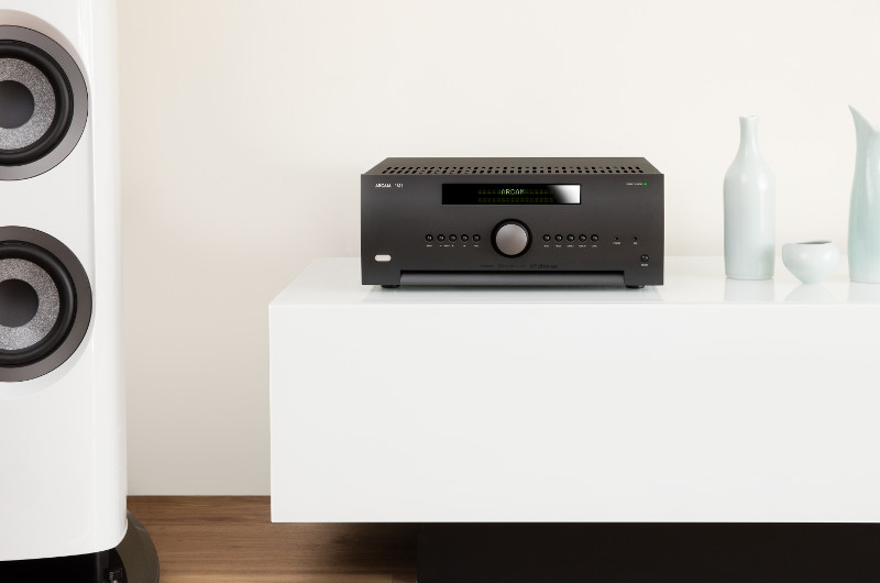 Der SR250 sorgt auch bei begrenzten Platzverhältnissen für herausragende Klangqualität für HiFi und Heimkino.