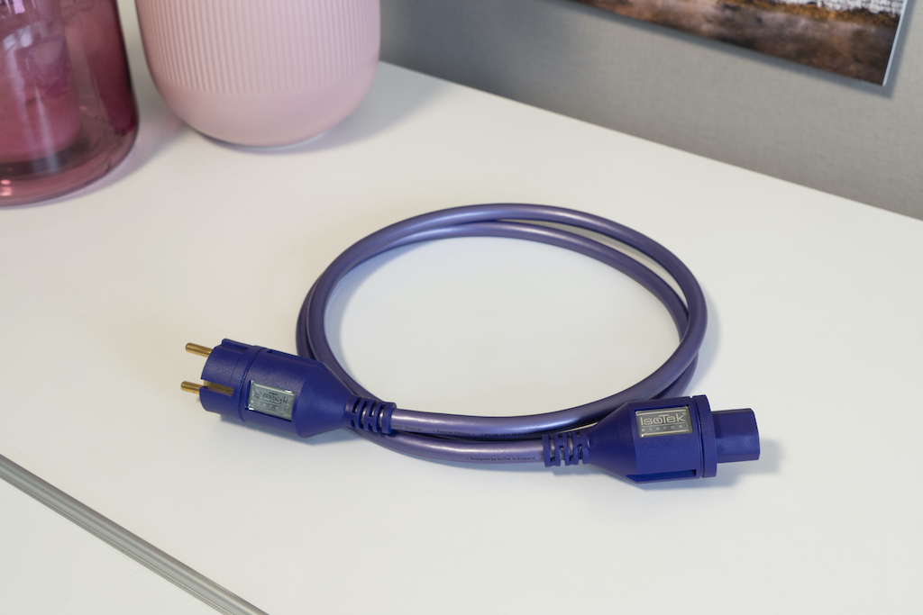 Stecker und Kupplung sind hochrobust, mit dem Kabel verschweißt und sorgen mit der Zugentlastung sowie dem Knickschutz dafür, dass das Eternal seinem Namen alle Ehre macht.