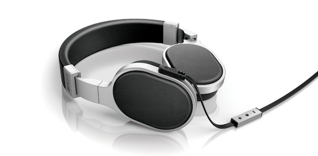 KEFs On-Ear-Modell M500 kommt in edler Alu-Ausführung, einem hohen Tragekomfort und der von KEF gewohnten hohen Klangqualität daher.