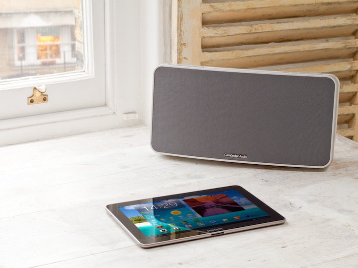 Ist der Minx Air 200 erst einmal ins hauseigenen WLAN integriert, lassen sich sämtliche Musikstücke vom Tablett, Smartphone oder PC kabellos über ihn wiedergeben.
