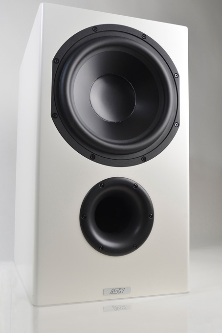 ASW Cantius AS412 Subwoofer Aufgrund der Wireless-Funktion ist der AS412 flexibel aufstellbar. Zusammen mit dem optional erhältlichen Wireless-Set gelingt es, den Subwoofer zuverlässig mit der Anlage zu verbinden, ohne dass dafür noch lange Kabelverbindungen notwendig sind. Foto: Michael B. Rehders