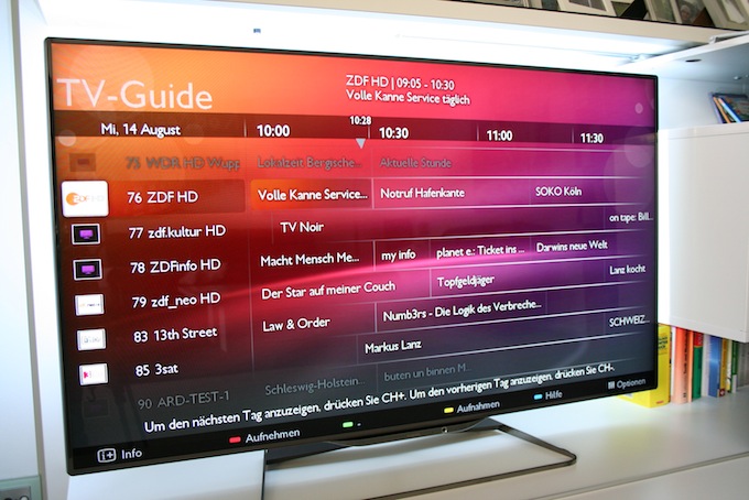 Eine sehr umfangreiches "digitale Programmzeitschrift" gehört natürlich ebenfalls zum Ausstattungsumfang unseres Testgerätes. Um selbiges aufzurufen, genügt ein einziger Druck auf die Fernbedienungs-Taste "Guide".