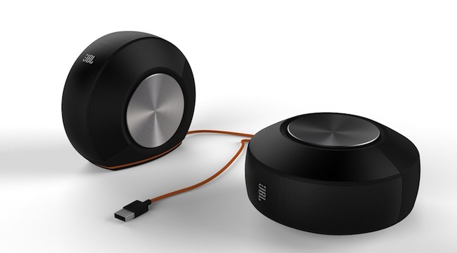 Design für den Desktop: Mit dem JBL Pebbles wird jeder Schreibtisch optisch und klanglich auf ein neues Niveau gehoben.