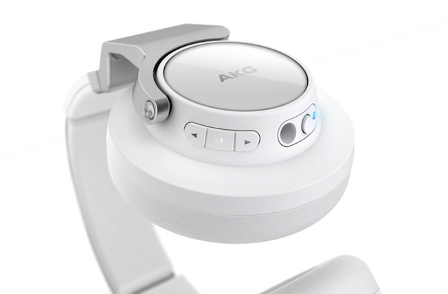 Dank NFC-Unterstützung findet der AKG K845 BT spielend Anschluss an Bluetooth®-fähige Smartphones oder andere mobile Geräte.