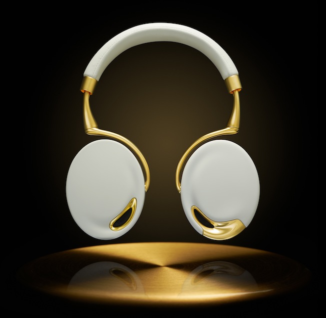 Der Zik ist in drei edlen Farbvarianten lieferbar: Mattweiß mit einem gelbgoldenen Rahmen für einen eleganten Stil; Mattweiß mit Kupferbögen für einen mutigen Kopf; und die ultimative Eleganz von Schwarz für eine harmonische Farbkreation.
