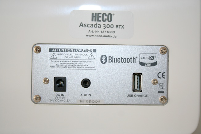 Neben der Signalübertragung per Bluetooth lässt sich Hecos schickes All-In-One-System auch mit Signalen via Kabelverbindung füttern. So kann die Ascada 300 BTX beispielsweise auch als TV-Lautsprecher eingesetzt werden.