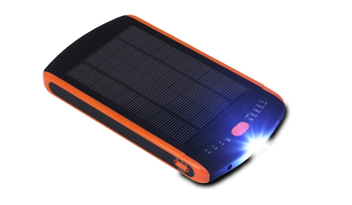 iconBIT FTB23000S: 23.000 mAh Ladekapazität plus Solarpanel für unterwegs.