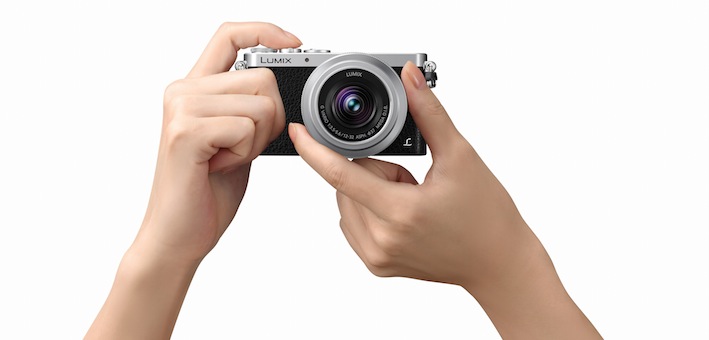 Die neue DSLM-Kamera schöpft das Kompakt-Potenzial von Micro-FourThirds gegenüber dem APS-C-Format optimal aus.