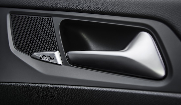 Edel: Einen von Denon veredelten Peugeot 308 erkennt man am Logo am Hochtöner.