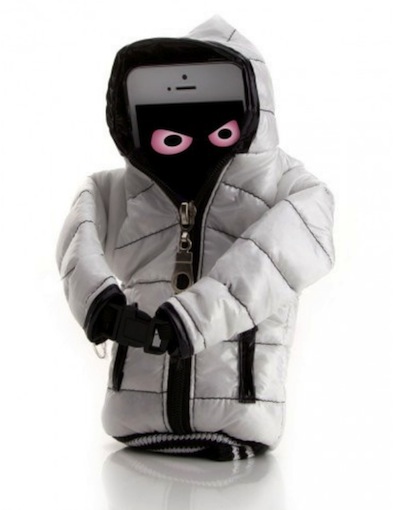Da in den Jackenärmeln zwei Gummies eingenäht sind, die über einen Reißverschluss zusammengehalten werden, lässt sich die Polarjacke mitsamt des iPhones am Oberarm befestigen.