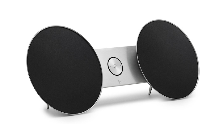 BeoPlay A8: Dockingstation mit Klasse Ungeachtet dessen, ob die Dockingstation des BeoPlay A8 belegt ist oder nicht, erweckt dieses einteilige Stereosystem digitale Geräte zum Leben – und zwar mit seinem atemberaubenden Klang und seiner eleganten Erscheinung. BeoPlay A8 unterstützt die AirPlay-Technologie von Apple. Dank der Adaptive Bass Linearisation passt sich der Bass bei hohen Lautstärken automatisch an und sorgt damit stets für höchsten Klanggenuss. BeoPlay A8 lässt sich überall im Raum aufstellen oder auch direkt an die Wand hängen - ein Blickfang ist sie in jedem Fall. Erhältlich in diversen Trendfarben.
Deutschland und Österreich: ab Euro 1.149,-
, Schweiz: ab CHF 1‘399.-.