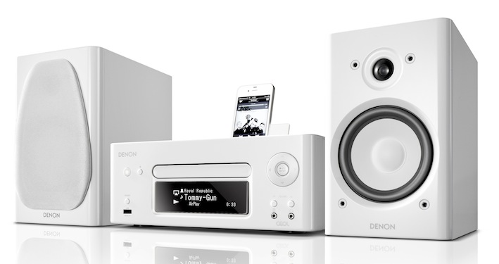 CEOL – Für Designbewusste, die mit der Zeit gehen. Das auffällig designte Allround-Netzwerk-Musiksystem gibt Audiodateien über alle Kanäle wieder: vom Computer über Internet-Radio und integrierte Online-Streaming-Dienste wie Spotify, aber auch per CD und UKW-Radio. CEOL unterstützt zudem AirPlay, sodass die eigenen Musikbibliotheken von einem iPhone, iPad, iPod touch oder über iTunes abgespielt werden können. Bei den hochwertigen SC-N8-Lautsprechern wurde ein leistungsstarker 12 cm-Subwoofer mit einem HD-Hochtöner und einer Frequenzweiche mit ausgewählten Komponenten kombiniert. Steuerbar mit der kostenlosen Denon Remote App (iOS & Android). Auch in Schwarz erhältlich. Preis: 599 EUR UVP.