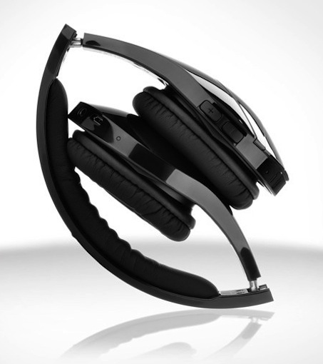 Sehr praktisch: Der vFree kommt den heutigen Ansprüchen an einen hochwertigen Kopfhörer nach und lässt sich platzsparend zusammenklappen.