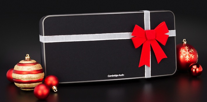Der „Allrounder“ Die beiden kabellosen Streaming-Lautsprecher Minx Air 100 und Minx Air 200 spielen dank AirPlay- und Bluetooth-Unterstützung Musik von nahezu jedem Smartphone, Tablet oder Computer in höchster HiFi-Qualität ab. Um den Lautsprecher darüber hinaus mit einem Fernseher oder Blu-ray-Player zu verbinden, kann der analoge Audioeingang auf der Rückseite genutzt werden. Wer stimmungsvolle Weihnachtsmusik auf höchstem Klangniveau hören möchte, liegt mit Minx Air genau richtig. Preis: 399 Euro (Minx Air 100), 499 Euro (Minx Air 200). Erhältlich in den Farben weiß und schwarz.