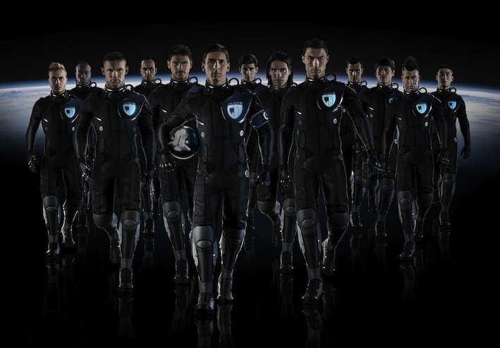 Für das Spiel gegen die Aliens hat Team-Manager Franz Beckenbauer in den vergangenen Wochen die besten Fußballer der Welt zusammengetrommelt. Mit Erfolg: 13 Weltstars sind seinem Ruf gefolgt.