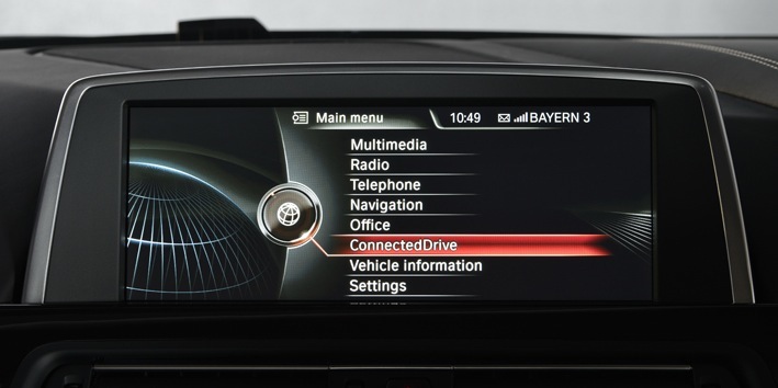 Neben den Fahrassistenzsystemen mit ihren Komfort- und Sicherheitsfunktionen sind es die optimierten BMW ConnectedDrive Services mit sämtlichen Infotainment- und Mobilitätsangeboten, die nun übersichtlicher gestaltet, leichter verständlich und über verschiedene Zugänge individuell buchbar sein werden.
