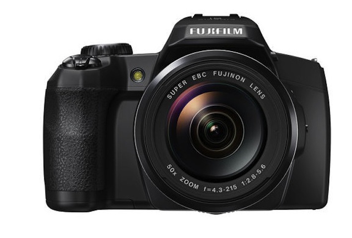 Die FinePix S1 bietet einen 50-fach optischen Zoom, ein umfassendes fotografisches Gesamtpaket und ist spritzwasser- und staubgeschützt.