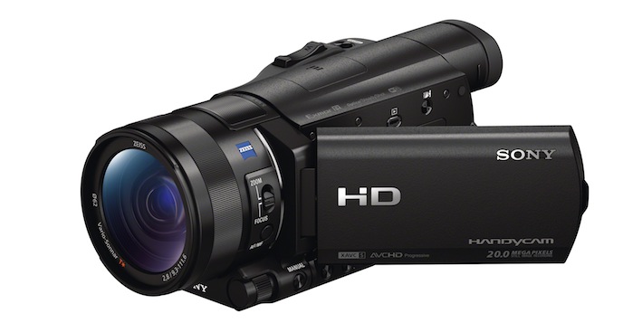 Wahre Hobbyfilmer schwören nach wie vor auf die überragende Bildqualität eines echten Camcorders – insbesondere wenn dieser mit der allerneuesten Technik und Extra-Features wie einem eingebauten Projektor ausgerüstet ist.
