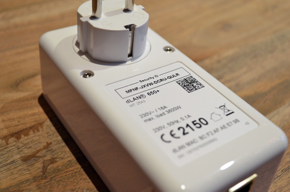 Auf dem Etikett auf der Rückseite der Adapter finden Sie unter anderem die Security-ID zur Verschlüsselung Ihres Netzwerks via Software.