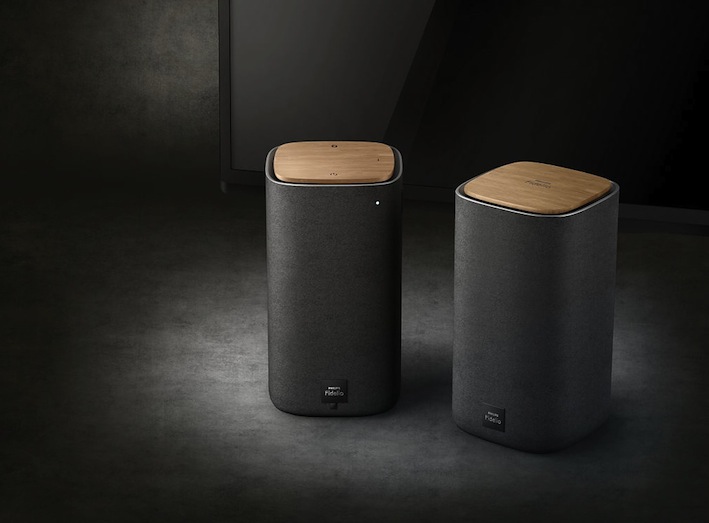 Fidelio Stereo-Lautsprecher E2 (BTS7000) Die kabellosen Fidelio Stereo-Lautsprecher E2 (BTS7000) sorgen dank des eingebauten Seidenkalotten-Hochtöners für kristallklaren, warmen Klang. Seine Membran aus Seide besitzt ausgezeichnete Schalldämpfungseigenschaften und garantiert durch ihre weiche Beschaffenheit minimale Verzerrungen. Dank flexibler Anschlussmöglichkeiten kommt dieser hochwertige Klang sowohl beim Musikhören, als auch beim Fernsehen zur Geltung. Die Bluetooth-Technologie mit aptX und AAC ermöglicht kabelloses Musikstreaming in Hi-Fi-Qualität. Dank One-Touch-Bluetooth Pairing mit Near-Field-Communication-Technologie (NFC) sind mobile Geräte schnell kabellos verbunden. Daneben stehen koaxiale und optische Eingänge sowie ein HDMI Audio Return Channel (ARC) zur Verbindung von Fernseher, PC oder Spielekonsole zur Verfügung. Das Design der E2 Lautsprecher ist durch die Verwendung des luxuriösen Stoffs und der Echtholzverarbeitung elegant und hochwertig.