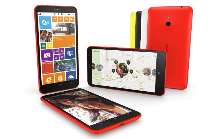 Wie das Nokia Lumia 1520 wird das Lumia 1320 mit dem Lumia Black Update ausgeliefert und bietet mit seinem großen Display Platz für eine zusätzliche, dritte Spalte an Live-Tiles auf dem Homescreen.