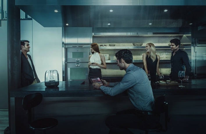 Das kabellose Audiosystem Harman Kardon® AuraTM ist ein Highlight für Augen und Ohren.