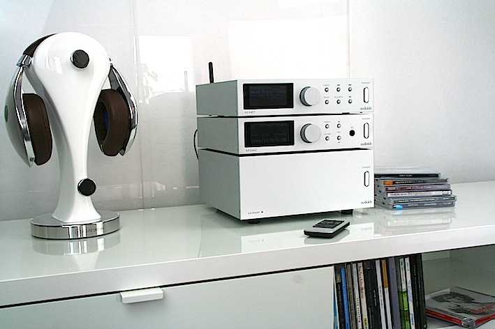 So gewaltig kann Klein sein: Mit einer Gehäusebreite von gerade einmal 250 Millimetern nimmt Audiolabs M-Serie wenig Platz ein, geht klanglich aber wie eine 43er-Kombi zur Sache.