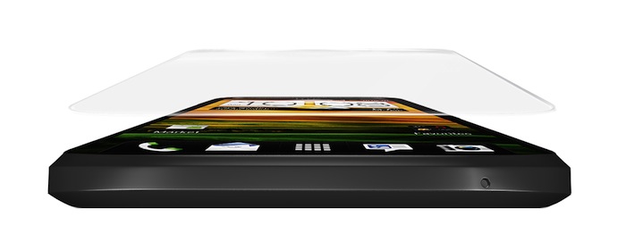 Das hochwertige Glas ist mit 0,4 Millimetern nahezu unsichtbar und lässt sich auch auf dem HTC One vollkommen blasenfrei auftragen.