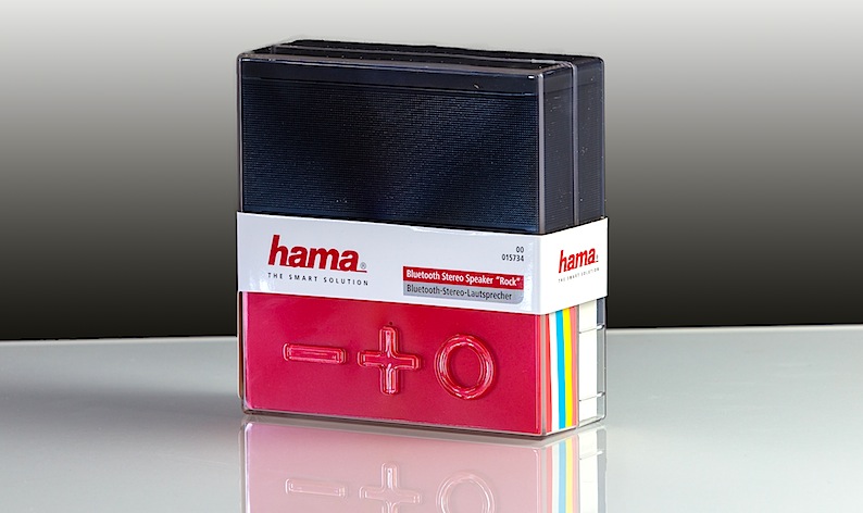 Edle Hülle: Hamas "Rock" wird in einer schicken, praktischen und transparenten Kunststoffverpackung geliefert. Neben dem Bluetooth-Speaker und sechs Wechselvovern gehören auch ein USB-Ladekabel und eine analoge Audioverbindung zum Lieferumfang.