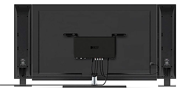 Der Digitalverstärker kann auf der Rückseite des Flachbildfernsehers befestigt werden. Die dafür notwendigen Montagewinkel gehören zum Lieferumfang dazu. Für die Zuschauer ist er so nicht sichtbar. Foto: KEF