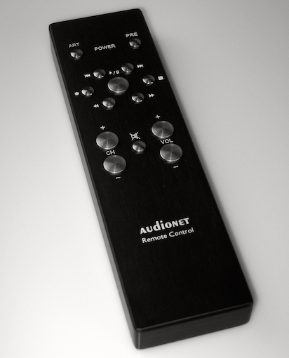 Solide, griffig, übersichtlich und schwer: Die neuen Audionet-Fernbedienungen.
