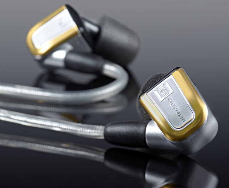 Jeder iQ entsteht in der Ultrasone-Manufaktur im bayerischen Wielenbach und überzeugt durch musikalische Detailfreude und Räumlichkeit. Das hochwertige Metall-Chassis sieht nicht nur besonders edel aus, sondern sorgt auch für optimalen Schutz der Technik unterwegs.
