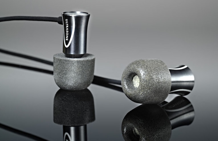 Anspruchsvolle Hörerinnen und Hörer finden im Ultrasone Tio einen In-Ear-Kopfhörer in Manufaktur-Qualität, der auch gehobene Wünsche erfüllt.