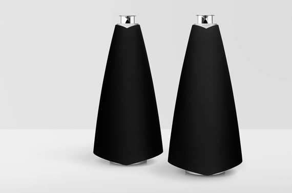 Der BeoLab 20 von Bang & Olufsen ist ein drahtloser High-End-Lautsprecher mit elegantem Design und herausragender Akustik.