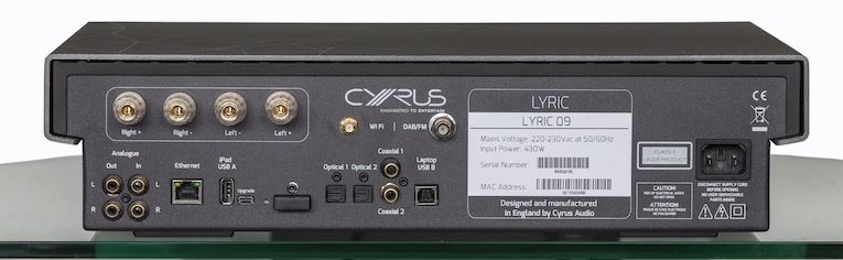 Obwohl der Lyrik 09 eine komplette HiFi-Anlage ersetzt, bietet er ein Füllhorn analoger und digitaler Anschlussmöglichkeiten, um weitere Quellen einzubinden.