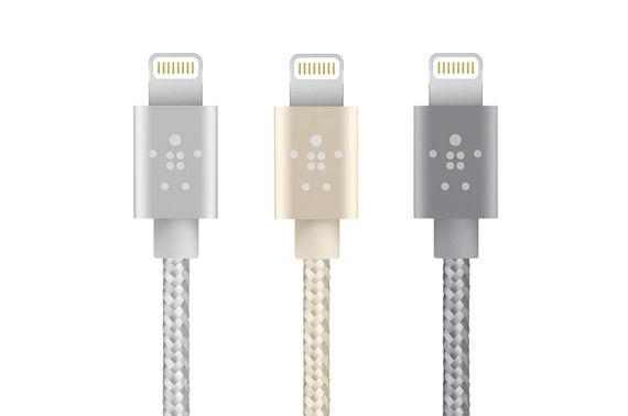 Die Metallic-Farben der neuen Premium Lightning-Kabel sind perfekt auf das iPhone 5s abgestimmt.
