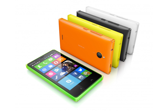 Das Nokia X2 wird zum Verkaufsstart in Orange, Grün und Schwarz (alle glänzend) verfügbar sein, später kommen dann die Farben Gelb, Weiß (alle glänzend) und Grau (matt) hinzu.