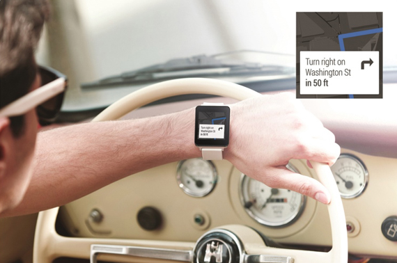 Die G Watch verbindet sich via Bluetooth mit dem Smartphone und zeigt dem Nutzer eingehende Nachrichten und informiert über Anrufe.