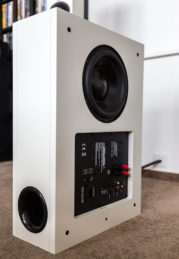 Lässt Heimkinoherzen höher schlagen: Der zur Opus 14-Serie gehörige Subwoofer ist mitHoch- und Niederpegel-eingängen, einer Phasenumschaltung (0/180°) und einer unabhängigen Lautstärkeregelung ausgestattet.