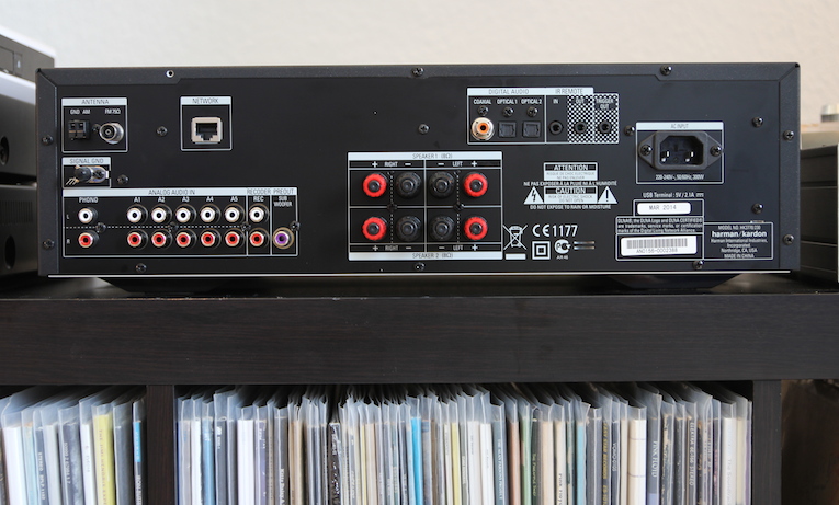 Der HK3770 verfügt neben diversen analogen und digitalen Anschlussmöglichkeiten über hohe Leistung und bietet sogar einen integrierten 192 kHz/24 Bit DAC.