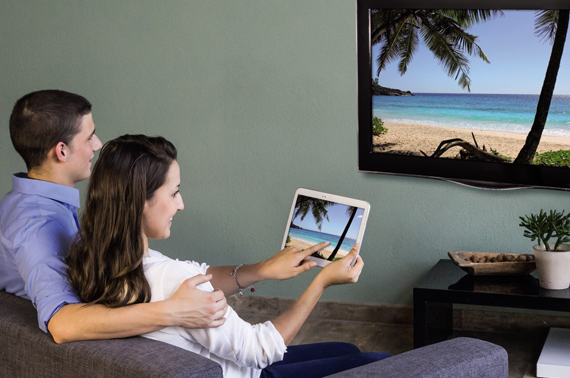 Der Adapter kann überall und ohne WLAN-Schlüssel an TV-Geräten von Freunden und Familie oder im Hotelzimmer zum Einsatz kommen.