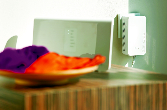 Home Control Komponenten werden ohne Bohren oder umständliches Kabelverlegen installiert – die Einrichtung ist so innerhalb kürzester Zeit durchführbar.