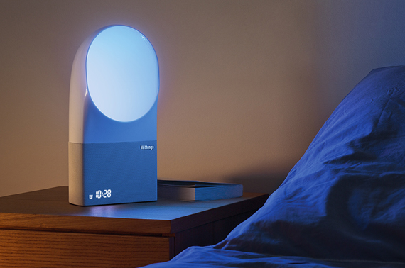 Smart-Aura ist die perfekte Nachttischlampe und schafft bei Bedarf ein persönliches Ambiente der Entspannung für Powernaps.