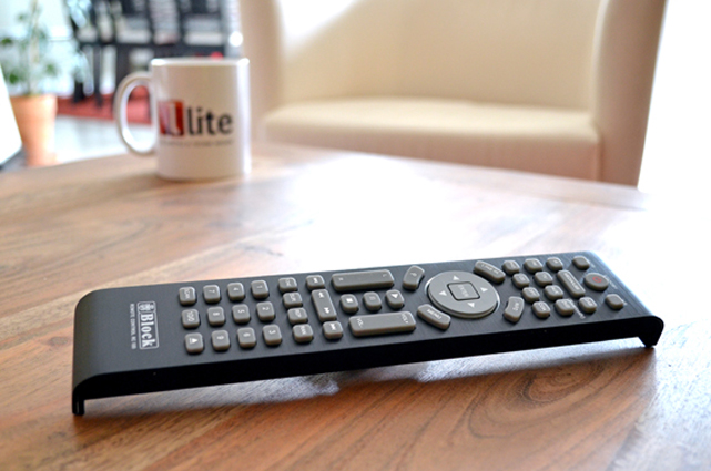 Die Einrichtung zu Beginn ist mit der Fernbedienung am besten zu handhaben. Später darf sie gerne auch durch die Remote Control App ersetzt werden.