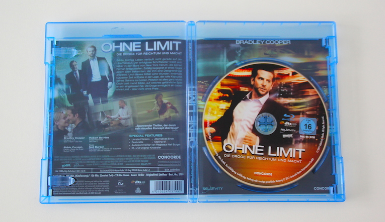 Kein Steelbook, kein Booklet. Wie den meisten derzeit erhältlichen Blu-ray liegen auch dieser Scheibe in der "Klassik-Version" keine Extras bei.
