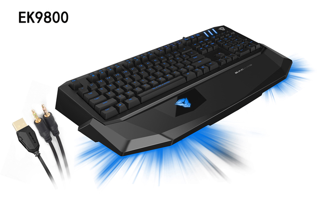 Das komfortable Keyboard "Main Tank" verfügt über eine fünfstufige Anpassungsmöglichkeit für die Tastaturbeleuchtung, eine USB-Erweiterungsfunktion für den Audio-Eingang und Audio-Ausgang und eine abnehmbare Handballenauflage.
